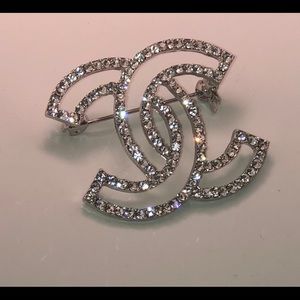 Diamanté brooch hollowed Rhinestone